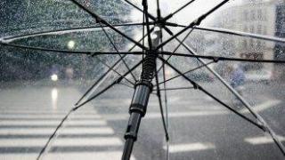Времето: Облачно с превалявания